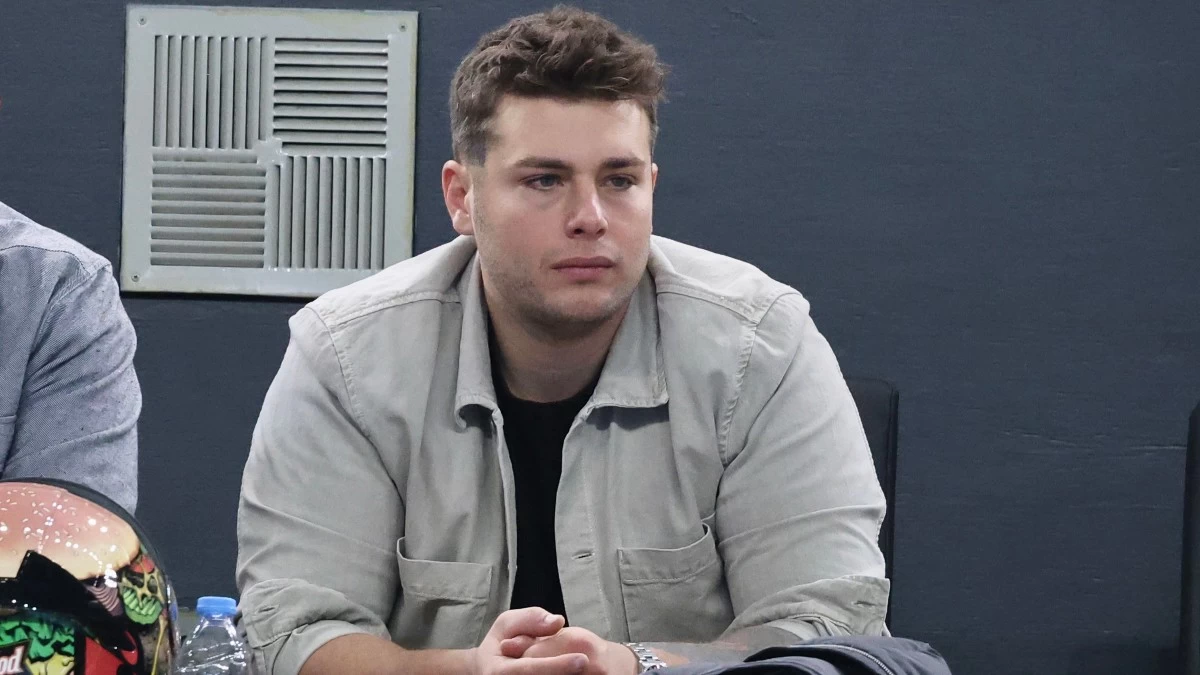 Αλέξανδρος Κοψιάλης: Η αμήχανη στιγμή που youtuber τον «γειώνει» για να φάει... πιτόγυρα