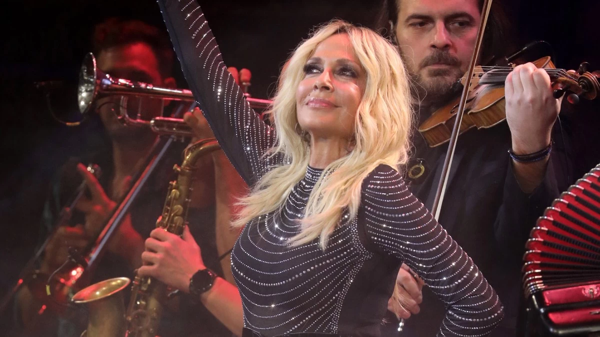 Άννα Βίσση – Η σχέση ζωής με τον Νίκο Καρβέλα, τα 51 χρόνια καριέρας και η φθορά που φέρνει ο χρόνος