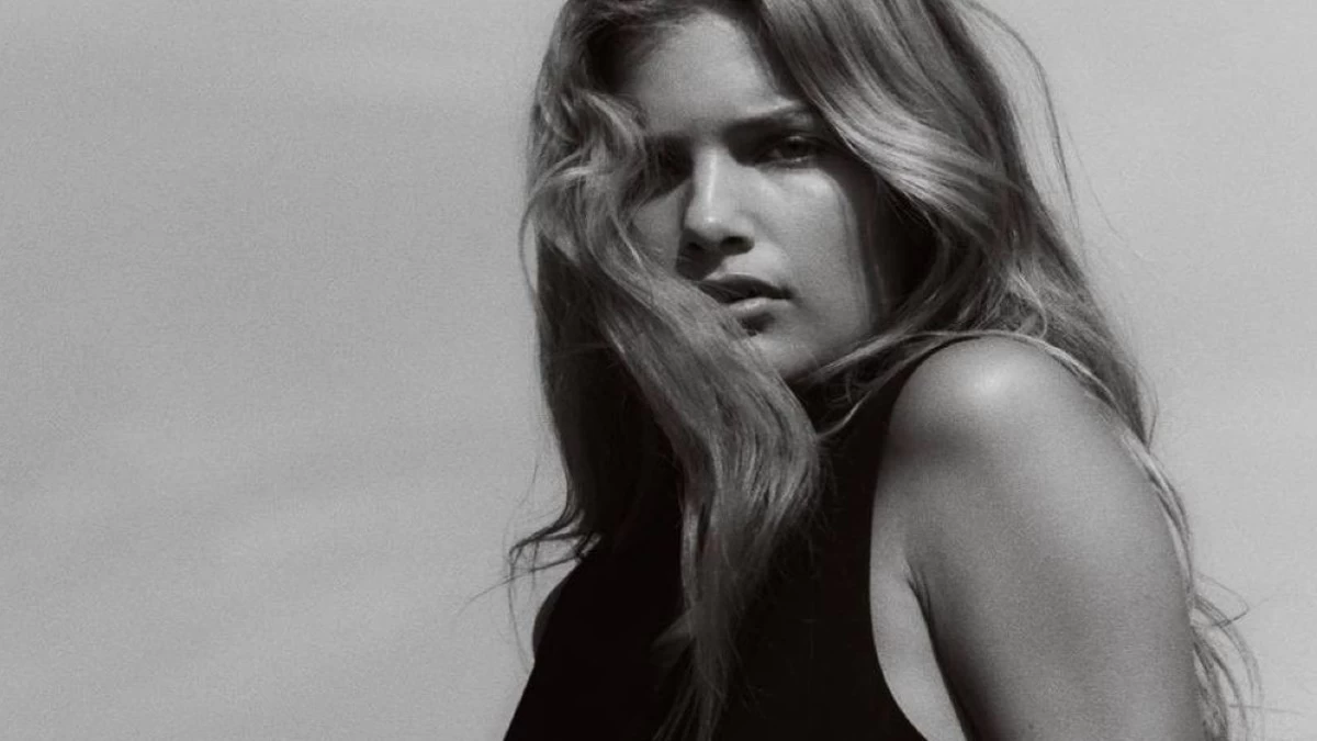 Zara εκπτώσεις: 5 μαύρα φορέματα με 7,99 ευρώ που θα φοράς το βράδυ στο νησί