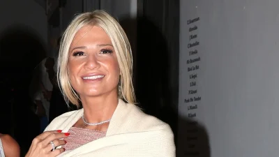 Φαίη Σκορδά: Σε σχέση με γνωστό επιχειρηματία; - Η φωτογραφία από την Μύκονο που φουντώνει τις φήμες