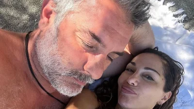 Βασίλης Μπισμπίκης – Κάνει δημόσια ερωτική εξομολόγηση στη Δέσποινα Βανδή: «Σε αγαπώ κορίτσι μου»