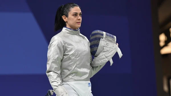 Δώρα Γκουντούρα: Ποια είναι η ξιφομάχος που έκανε χαμό στα social media με τον άδικο αποκλεισμό της από τους Ολυμπιακούς Αγώνες