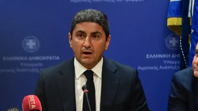 Λευτέρης Αυγενάκης: Δεν παραδίδει την έδρα του - Η απάντηση στον Κυριάκο Μητσοτάκη μετά τη διαγραφή του από τη ΝΔ