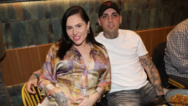 Έλενα Τσαγκρινού – Από μέρα σε μέρα γεννάει και δηλώνει: «Δεν μπορώ να κοιμηθώ, με κλωτσάει το μωρό»