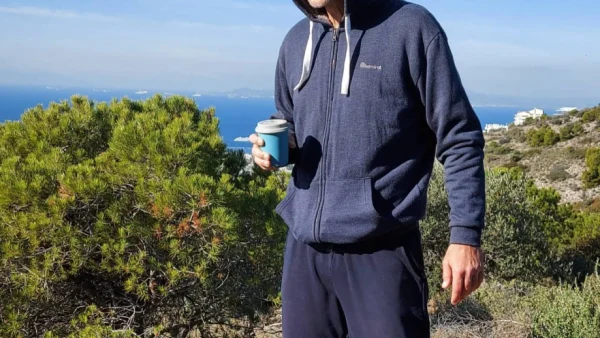 Εμπρησμός Νέα Σμύρνη: Αυτός είναι ο ηθοποιός που του πυρπόλησαν το αυτοκίνητο έξω από το σπίτι του - Έπαιζε στο «Μαύρο Ρόδο»