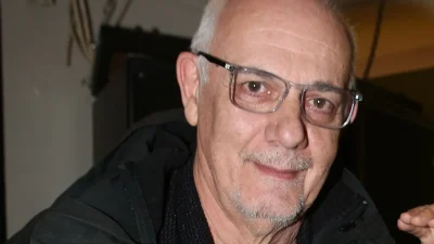 Γιώργος Κιμούλης: Άδειο το θέατρο στην παράστασή του (Βίντεο)