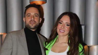 Καλομοίρα: Διώροφο με τεράστιο πράσινο κήπο - Το σπίτι που μένει με τον Μπούσαλη και τα παιδιά τους στην Αμερική