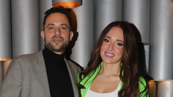 Καλομοίρα: Διώροφο με τεράστιο πράσινο κήπο - Το σπίτι που μένει με τον Μπούσαλη και τα παιδιά τους στην Αμερική