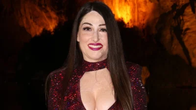 Ιωάννα Παλιοσπύρου - Ποζάρει με γαλάζιο μπικίνι στη Μύκονο και δηλώνει: «Ελλάδα μου σ' αγαπώ»