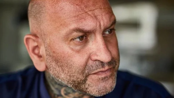 Δημήτρης Κατριβέσης: Εκείνος με μπουρνούζι κι εκείνη τυλιγμένη με την πετσέτα της - Η νέα ανάρτηση αγκαλιά με την καλλονή σύντροφό του