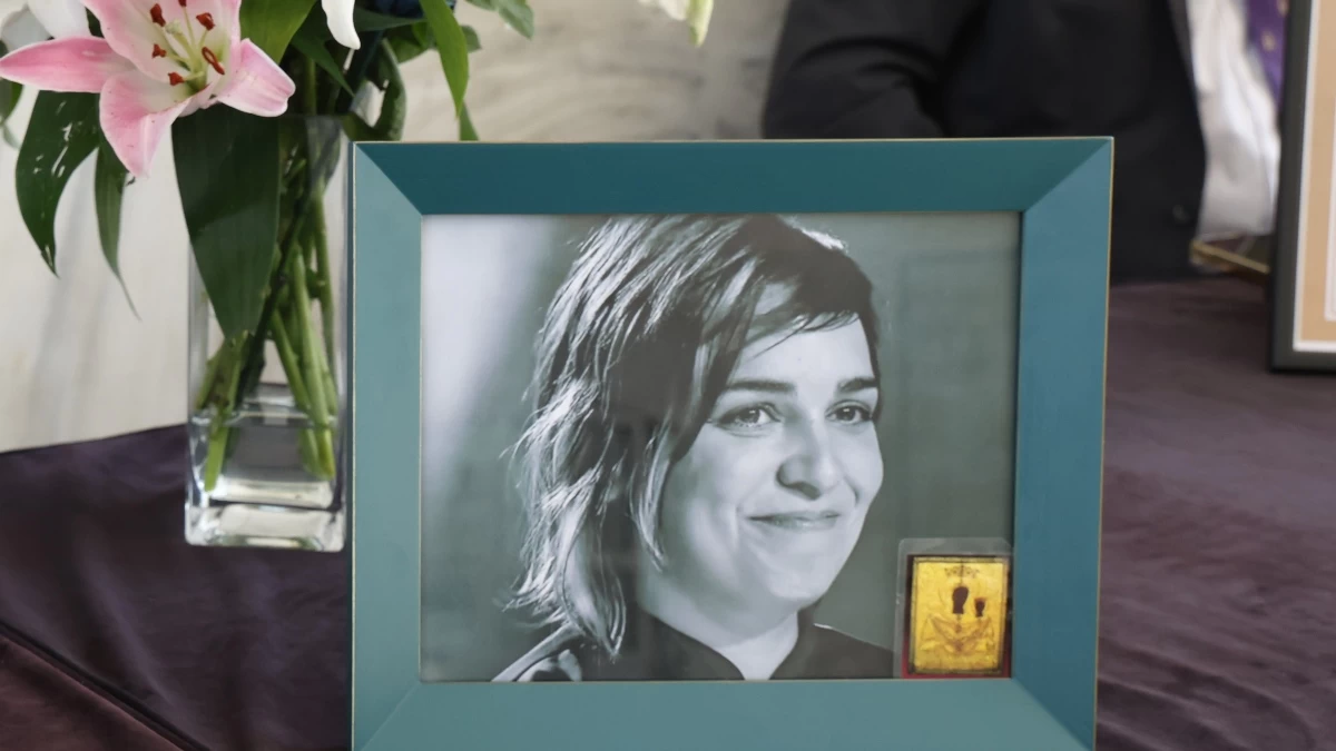 Ντέμη Γεωργίου: Την αποχαιρέτησαν στο λευκό της φέρετρο - Τα πλάνα που εξασφάλισε το STAR από την κηδεία της