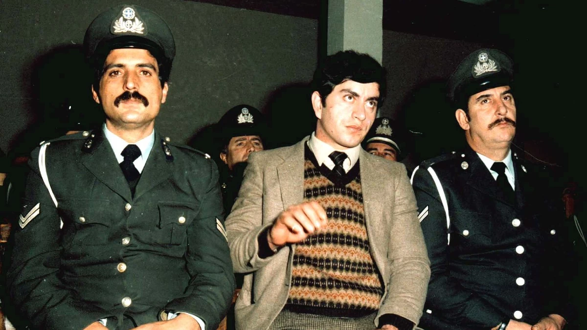 Κυριάκος Παπαχρόνης: Πως είναι σήμερα ο βιαστής και δολοφόνος της Δράμας - Ασπρομάλλης, απομονωμένος και παντρεμένος