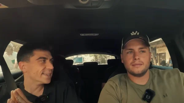 Αλέξανδρος Κοψιάλης: Σάλος με το βίντεο που έβαζαν περαστικούς να μασήσουν γόπες για λεφτά με τον Ευρωβουλευτή Φειδία - Τι έκανε λίγο μετά