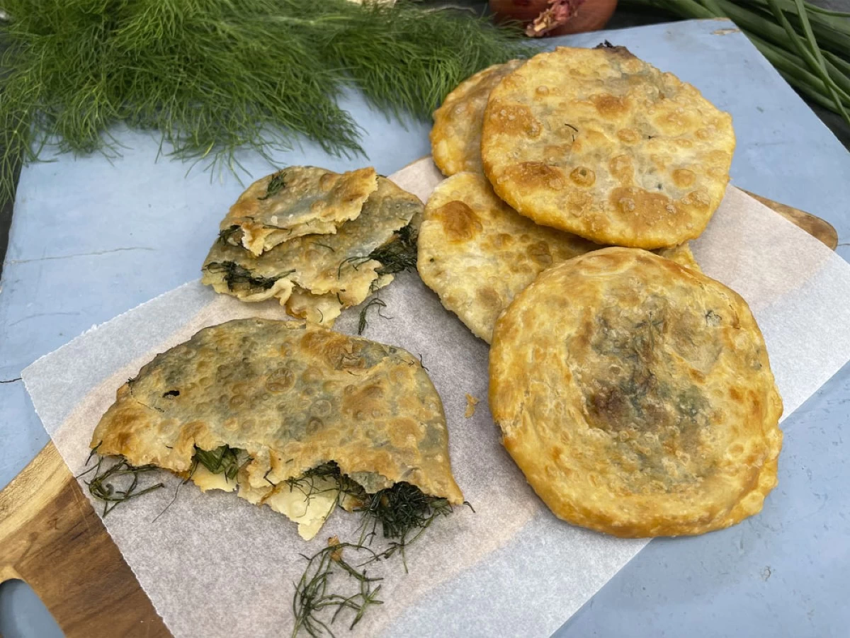 Συνταγή για κρητική τηγανιτή μαραθόπιτα: Το μυστικό με το ούζο που την κάνει μοναδική