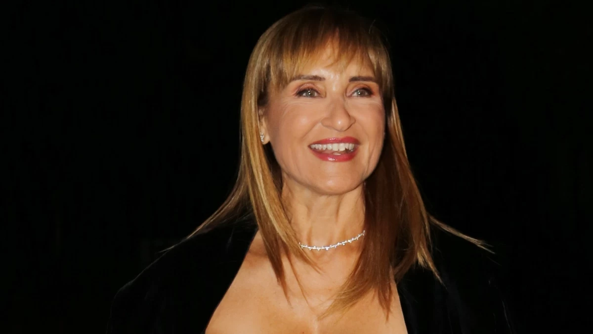 Η Μάρα Ζαχαρέα... αλλιώς! Εντυπωσιάζει με το μαγιό της σε ερημική παραλία