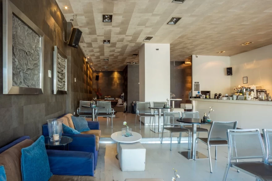 Bizz Cafe Μικρολίμανο