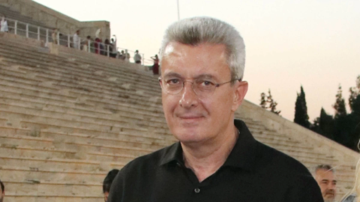 Νίκος Χατζηνικολάου: Εκείνος στα μαύρα κι εκείνη στα λευκά - Η ρομαντική έξοδος με την σύζυγό του σε συναυλία στο Καλλιμάρμαρο