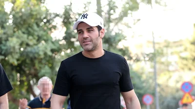 Πέτρος Ιακωβίδης: Η πρώτη δημόσια εμφάνιση με την σύντροφό του - Στις κερκίδες γηπέδου μαζί με την αδερφή του