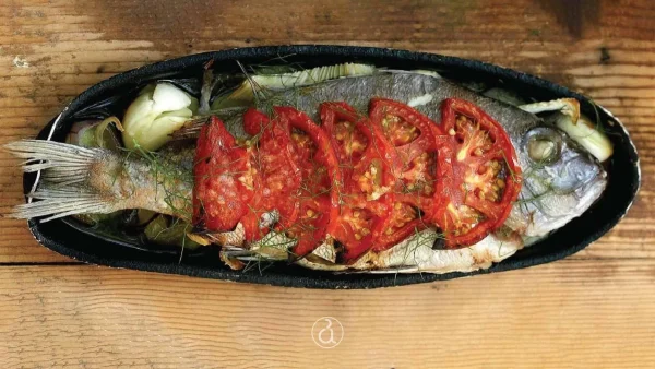 Ψάρι στο φούρνο - Τα μυστικά της Αργυρώς για να μην λιώσει όταν το βγάλεις από το ταψί