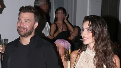 Ιωάννα Σαρρή: Την κοιτούσαν όλοι δίπλα στον Σαμπάνη - Σαν μοντέλο της Victoria Secret με ημιδιάφανο φόρεμα και μπεζ εσώρουχα στη Μύκονο