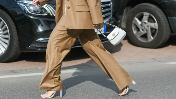 Σανδάλια & παντελόνια: 6 μοδάτες ιδέες για να τα φορέσεις το καλοκαίρι