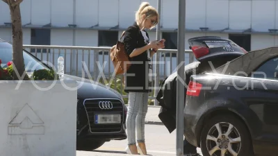 Φαίη Σκορδά: Αμήχανη στο gate - Το περιστατικό με τον Γιώργο Μπαρμπαλιά στο αεροδρόμιο πριν πετάξουν για Μύκονο