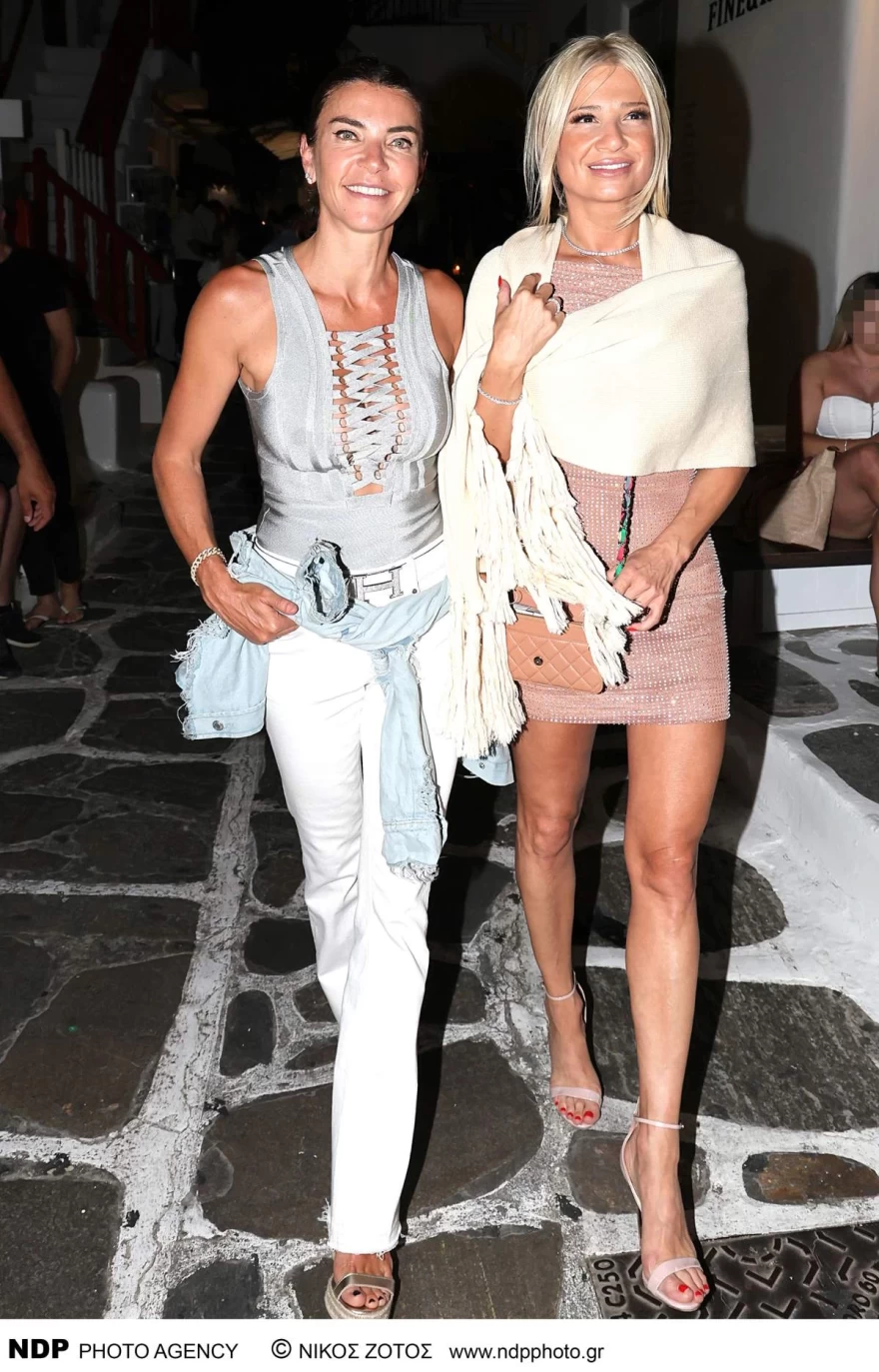 Φαίη Σκορδά - Μύκονος - Μίνι φόρεμα