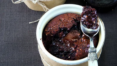 Ο... οργασμός σε μπολάκι στην κουζίνα σου: Σουφλέ με σοκολάτα και καρύδια