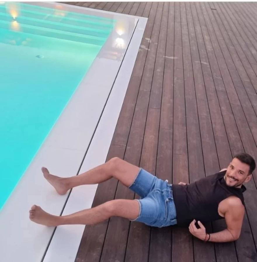 Κώστας Τσουρός εξοχικό Σκιάθος