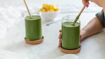 Σπιτικό smoothie αποτοξίνωσης: Η... μυστική συνταγή για το ρόφημα που κάνει θαύματα