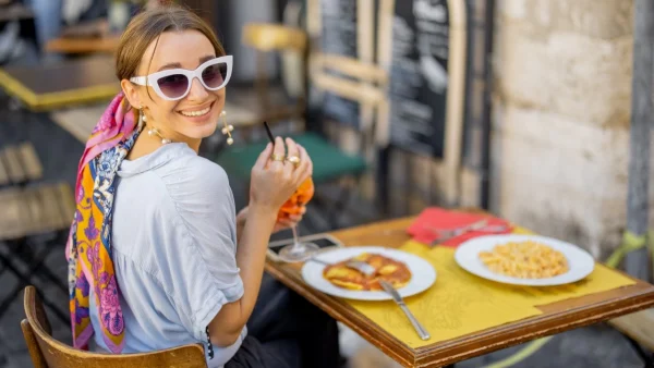 Βιώσιμη μόδα: 4 ερωτήσεις που πρέπει να κάνεις στον εαυτό σου πριν αγοράσεις κάτι καινούργιο