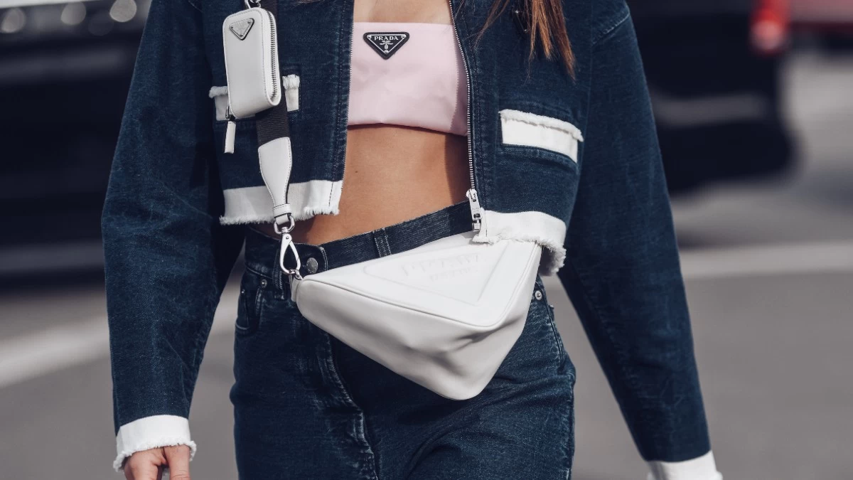 Και ξαφνικά όλες οι κομψές Γαλλίδες φοράνε αυτό το seaside chic μπλουζάκι