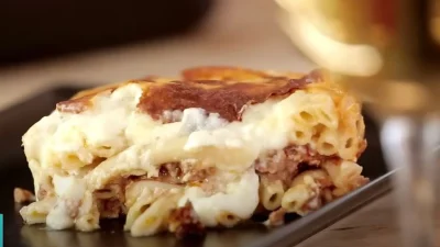 Tρεμουλιαστό παστίτσιο με κρεμώδη υφή - Η συνταγή και τα μυστικά για να βγει με παχιά στρώση που δεν θα σβολιάσει