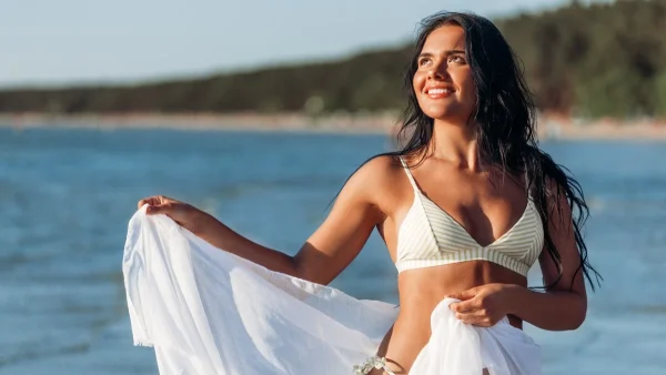 8 διαφορετικοί τρόποι για να φορέσεις ένα παρεό