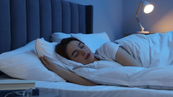 Αυτή η καθημερινή συνήθεια κάνει τις Γαλλίδες να κοιμούνται καλύτερα