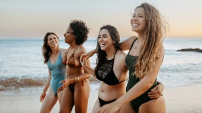 Αυτά είναι τα 5 σχέδια μπικίνι που ταιριάζουν σε γυναίκες με πλούσιο μπούστο