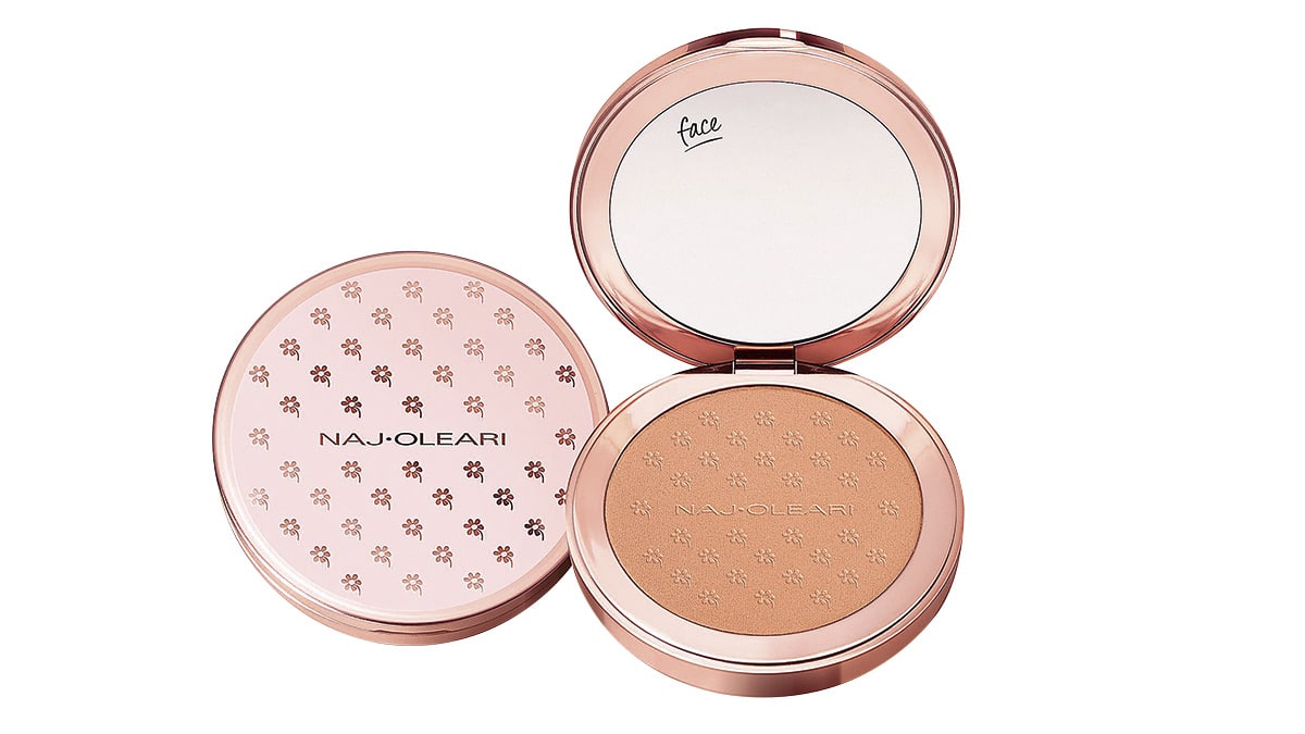 Μπρονζέ πούδρα, Fancy Sun Bronzer Νο 02, Naj-Oleari, €22 (στο πολυκατάστημα notos Αθήνας, στο πολυκατάστημα notos Θεσσαλονίκης & στο notos.gr)