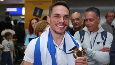 Λευτέρης Πετρούνιας - Επέστρεψε θριαμβευτής στην Ελλάδα: «Αυτό το μετάλλιο το αφιερώνω στην οικογένειά μου»