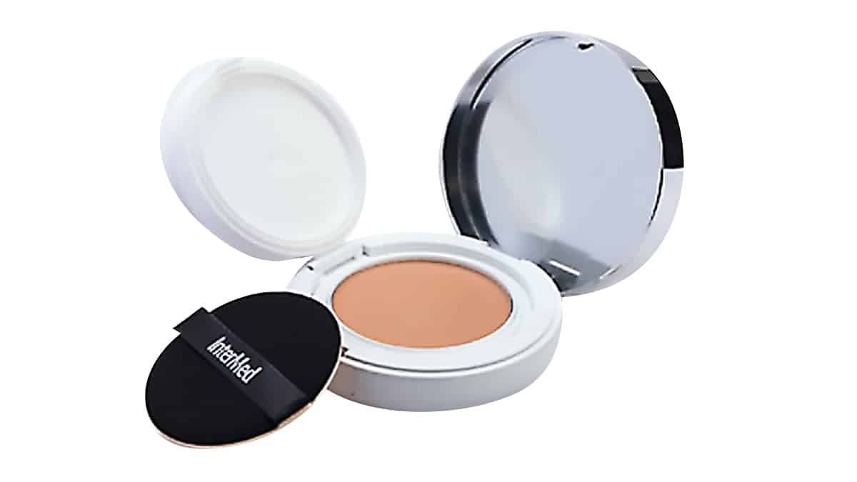 BB υψηλής αντηλιακής προστασίας σε compact μορφή, Luxurious, Suncare, Silk Cover BB Compact SPF50+, InterMed (στα Φαρμακεία από την InterMed)