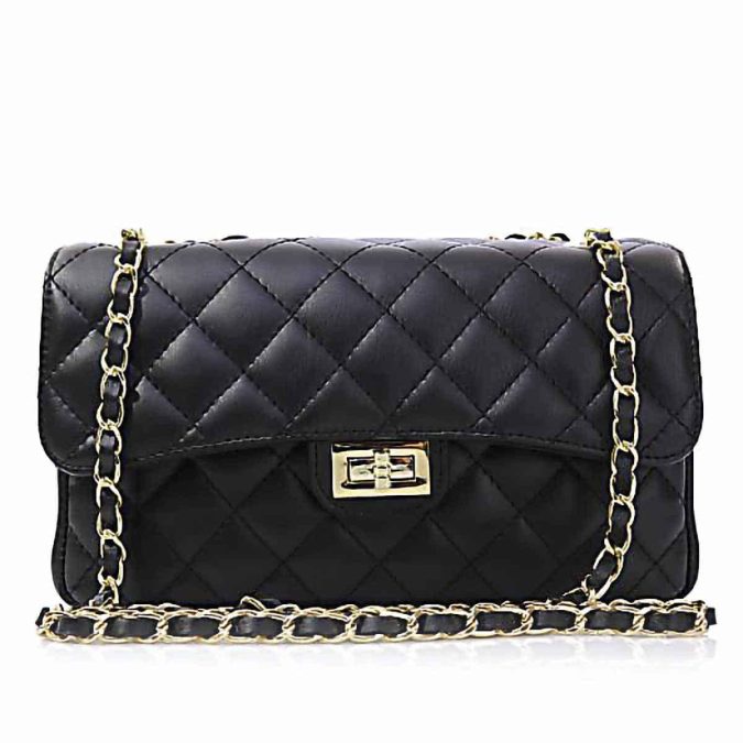 Chain bag, €79, passaggioleather.gr