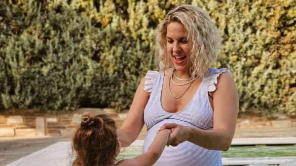 Μαντώ Γαστεράτου: Φωτογραφίζεται με μαγιό λίγο πριν τη γέννηση του τρίτου της παιδιού