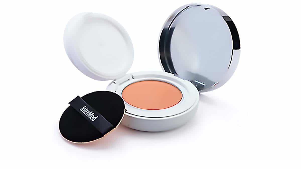 BB υψηλής αντηλιακής προστασίας σε compact μορφή, Luxurious, Suncare Silk Cover BB Compact SPF50+ - www.intermed.com.gr