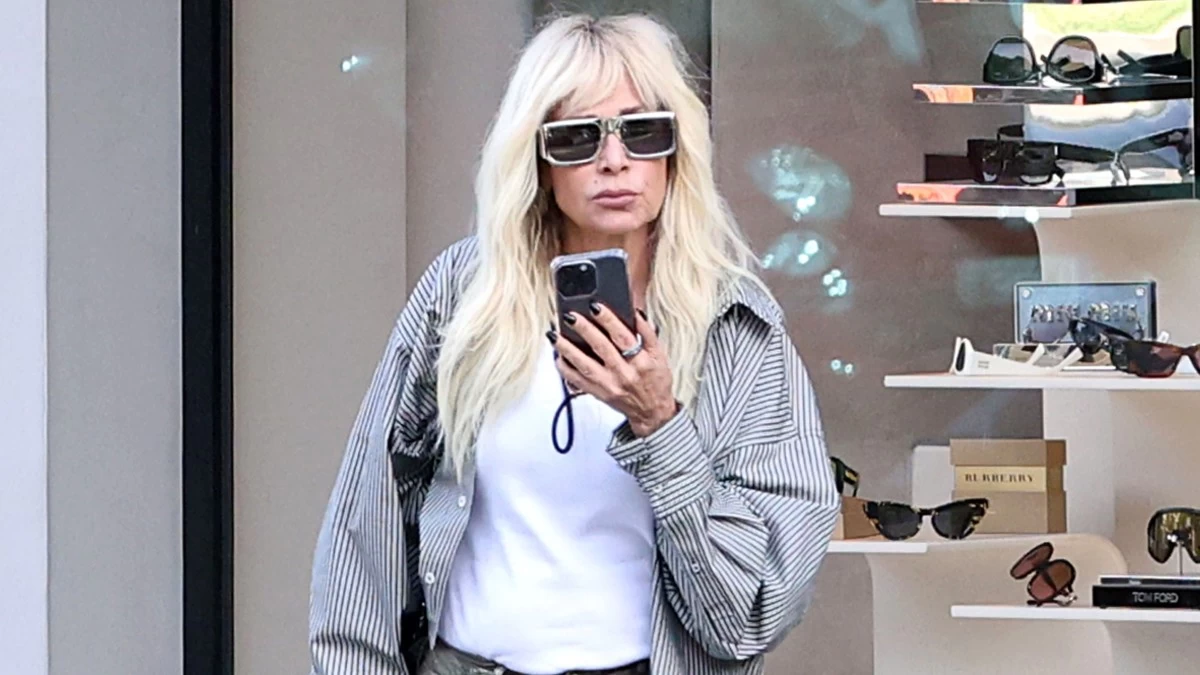 Άννα Βίσση: Αφέθηκε στα χέρια του 11χρονου εγγονού της για να την κουρέψει