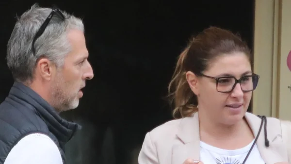 Έλενα Παπαρίζου - Ανδρέας Καψάλης: Φωτογραφίες από το σπίτι τους στα Νότια Προάστια  - Διώροφο με ξύλινες λεπτομέρειες