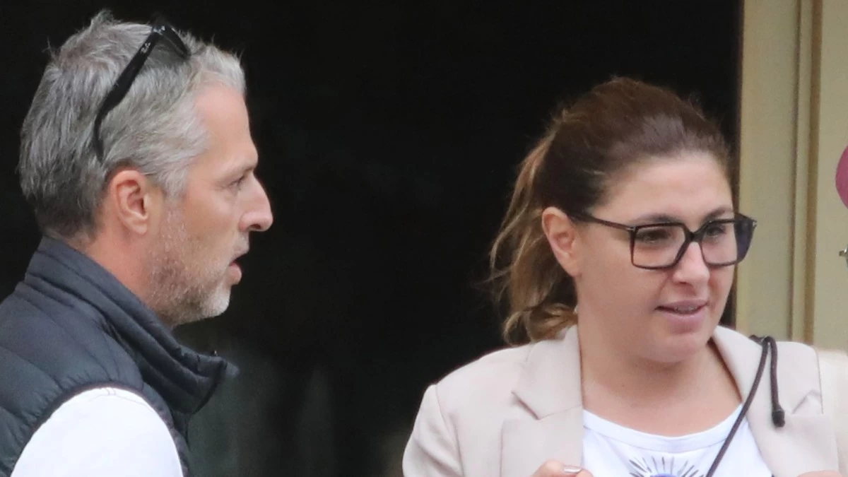 Έλενα Παπαρίζου - Ανδρέας Καψάλης: Φωτογραφίες από το σπίτι τους στα Νότια Προάστια  - Διώροφο με ξύλινες λεπτομέρειες