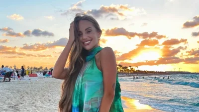 Ανδρομάχη: Η κοιλίτσα της έχει φουσκώσει πολύ - Η φωτογραφία της από την παραλία λίγο πριν γεννήσει