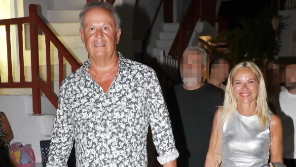 Μαρία Μπεκατώρου - Αντώνης Αλεβιζόπουλος: Τράβηξαν τα βλέμματα στη Μύκονο με ασορτί look (Φωτογραφίες)