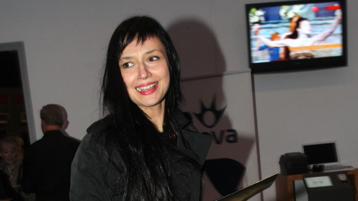 Αθηναϊς Νέγκα: «+ 4; + 5 kg; Δεν βαριέσαι!» - Το βίντεο με το σώμα της χωρίς φίλτρα και επεξεργασίες πριν κλείσει τα 50