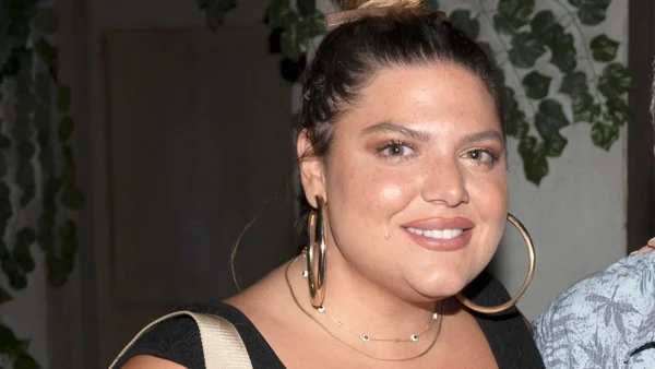 Δανάη Μπάρκα: Έκανε μπάνιο στον κήπο με το λάστιχο και δημοσίευσε το βίντεο