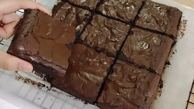 Πανεύκολο brownies με λίγες θερμίδες - Δεν έχει ούτε αλεύρι, ούτε ζάχαρη